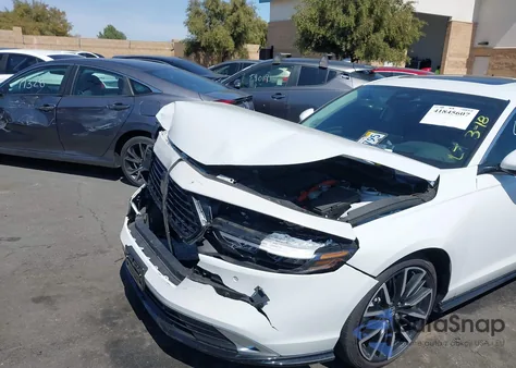 2024 Honda Accord Hybrid Touring z USA, uszkodzony, nr VIN 1HGCY2F83RA004843